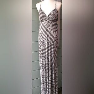 Jessica Simpson grey Aztec print maxi dress w/padded cups & racer back M 🎉SALE